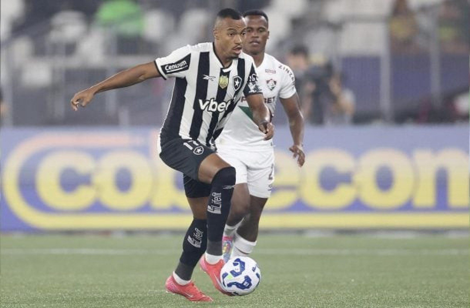 Clube árabe sinaliza proposta por Marlon Freitas, mas Botafogo recusa