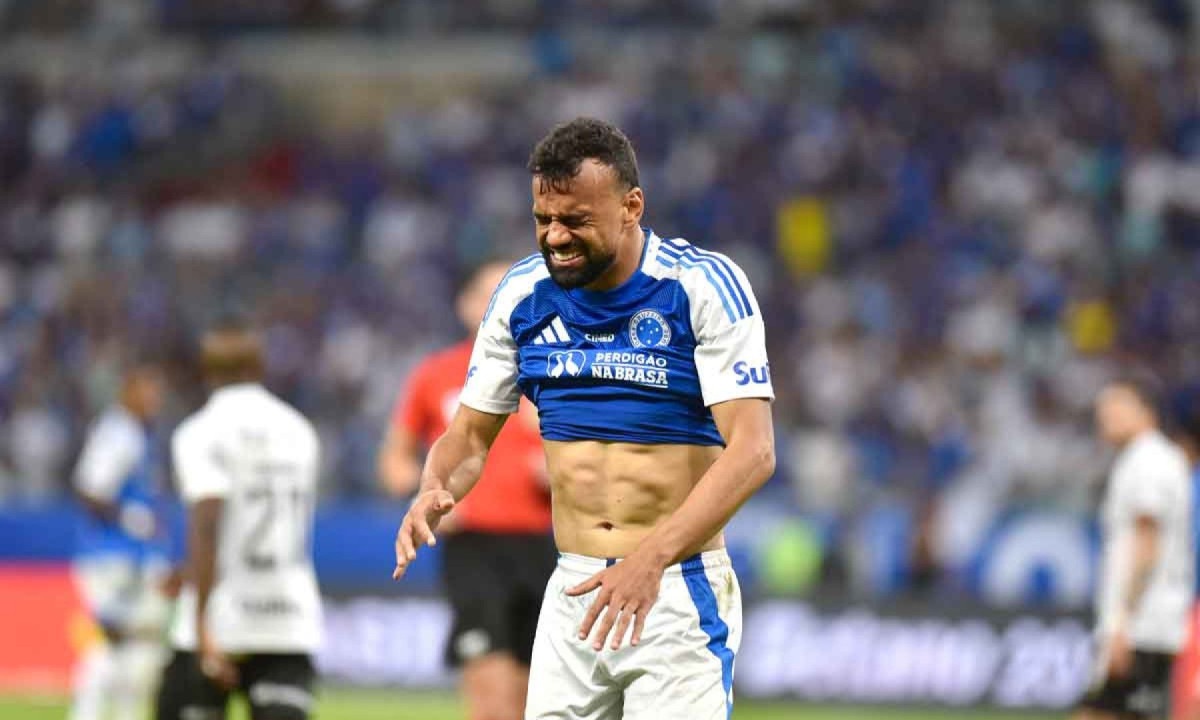 O zagueiro Fabrício Bruno é um dos jogadores da Raposa que disputaram todas as cinco partidas após o Mundial de Clubes nos EUA - (crédito: Ramon Lisboa/EM/D.A. Press) O zagueiro Fabrício Bruno é um dos jogadores da Raposa que disputaram todas as cinco partidas após o Mundial de Clubes nos EUA - (crédito: Ramon Lisboa/EM/D.A. Press)