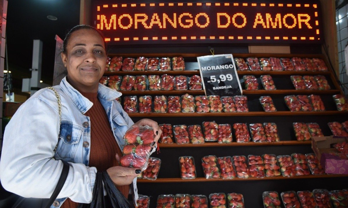 Mery Cristina elegeu o morango do amor como doce favorito