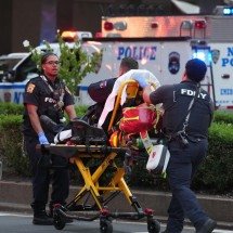 Ataque a tiros deixa 4 mortos em Nova York, incluindo um policial - TIMOTHY A. CLARY / AFP