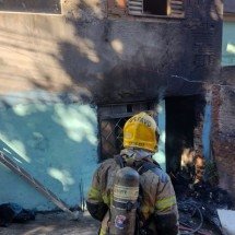 MG: casa pega fogo, e homem de 40 anos é achado morto - CBMMG/Divulga&ccedil;&atilde;o