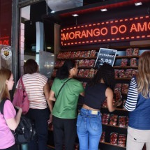 Morango do amor: doce viral gera aumento no preço da fruta - Gladyston Rodrigues / EM / DA Press