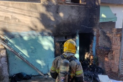 Incêndio foi debelado após cerca de 20 minutos -  (crédito: CBMMG/Divulgação)