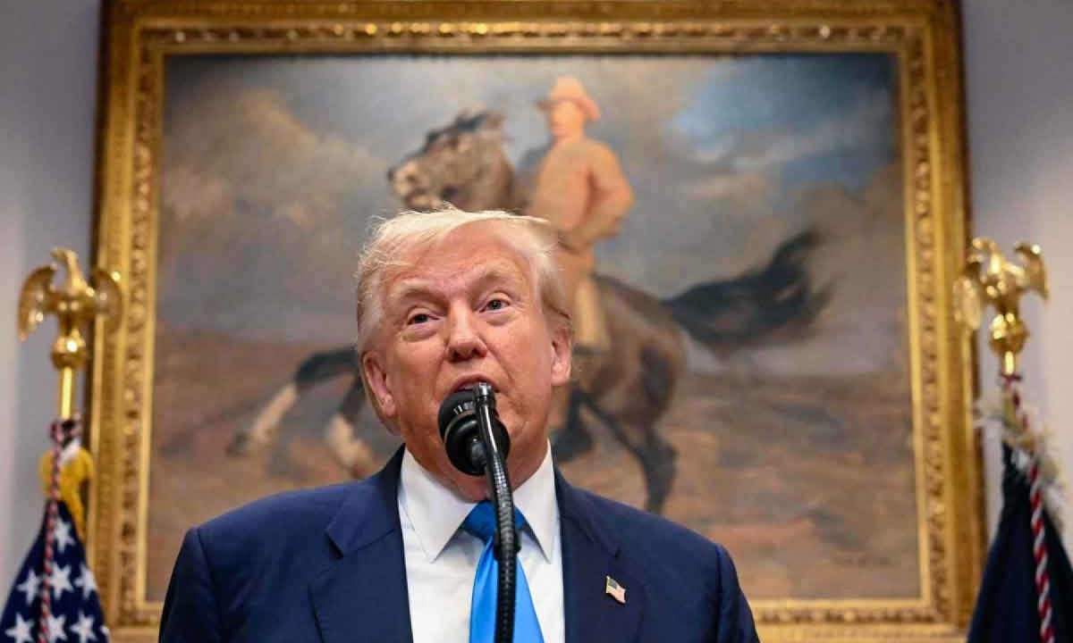 Trump reforça sua base radical, nacionalista e antiglobalista, tentando repetir no plano externo o roteiro de vitimização de 2021 - (crédito: ) Trump reforça sua base radical, nacionalista e antiglobalista, tentando repetir no plano externo o roteiro de vitimização de 2021 - (crédito: )