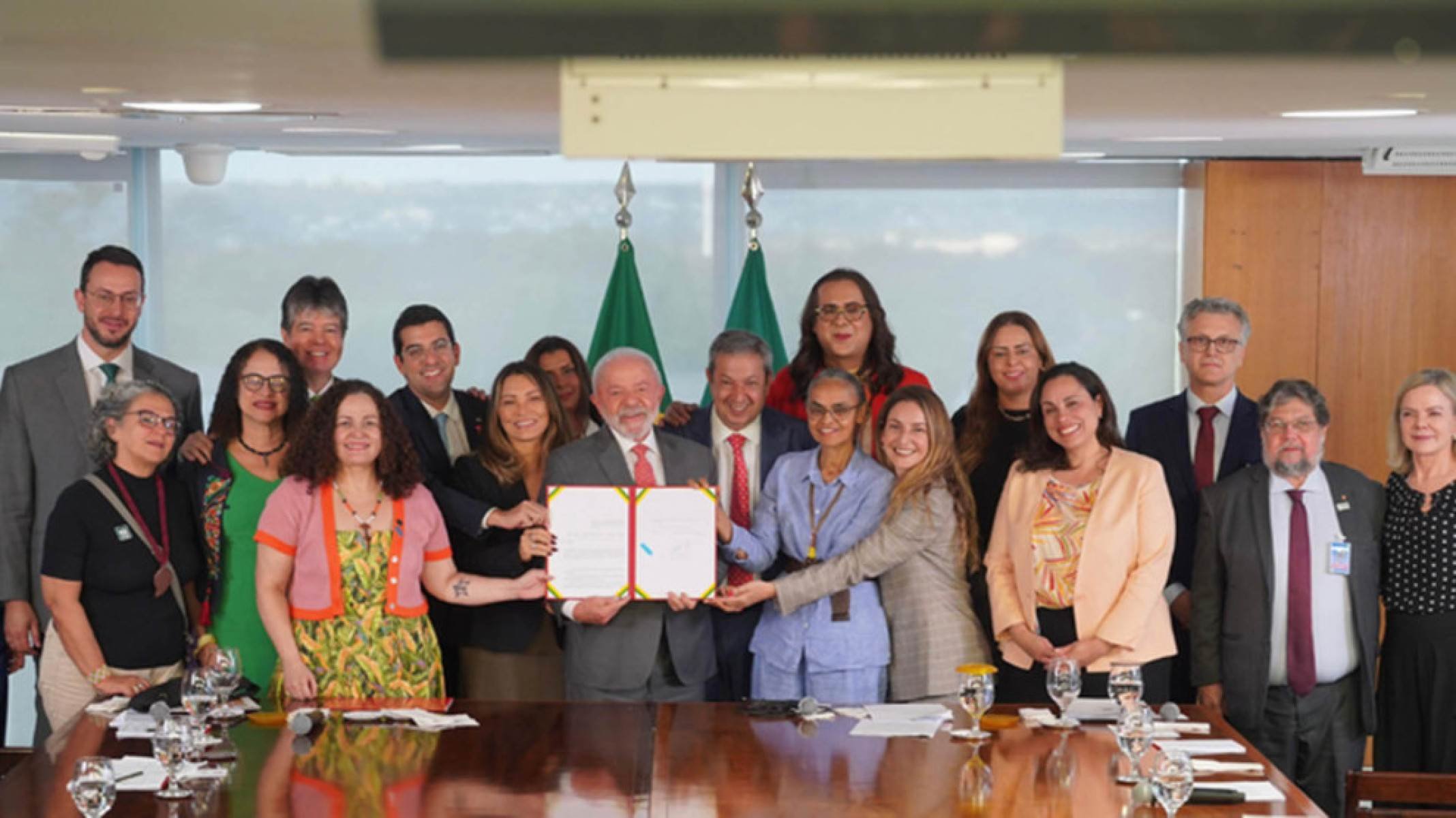 A reação de Lula ao tarifaço de Trump: ‘Hoje é o dia sagrado da soberania’ - Platobr Politica