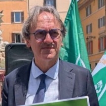 Brasileiros invadem redes de deputado italiano que localizou Zambelli - Reprodução / Instagram