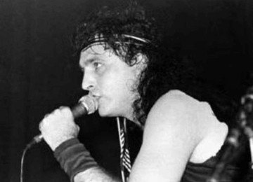 Paul Mario Day, o primeiro vocalista do Iron Maiden  -  (crédito:  Reprodução/X)