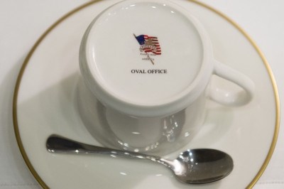 Xícara do Salão Oval, na Casa Branca; o café não entrou na lista de exceções de Trump e é o item mais exportado do agronegócio brasileiro aos EUA -  (crédito:  AFP)
