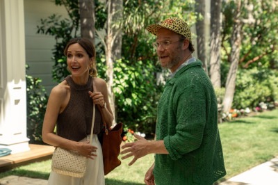Rose Byrne e Seth Rogen, que atuaram juntos em 'Vizinhos', voltam a dividir a cena, como sylvia e will, na produção do Appletv+ -  (crédito: Apple/Divulgação)