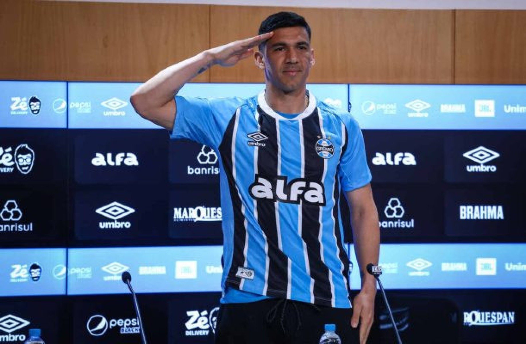 Balbuena é apresentado, cita paraguaios históricos do Grêmio e mira Copa do Mundo