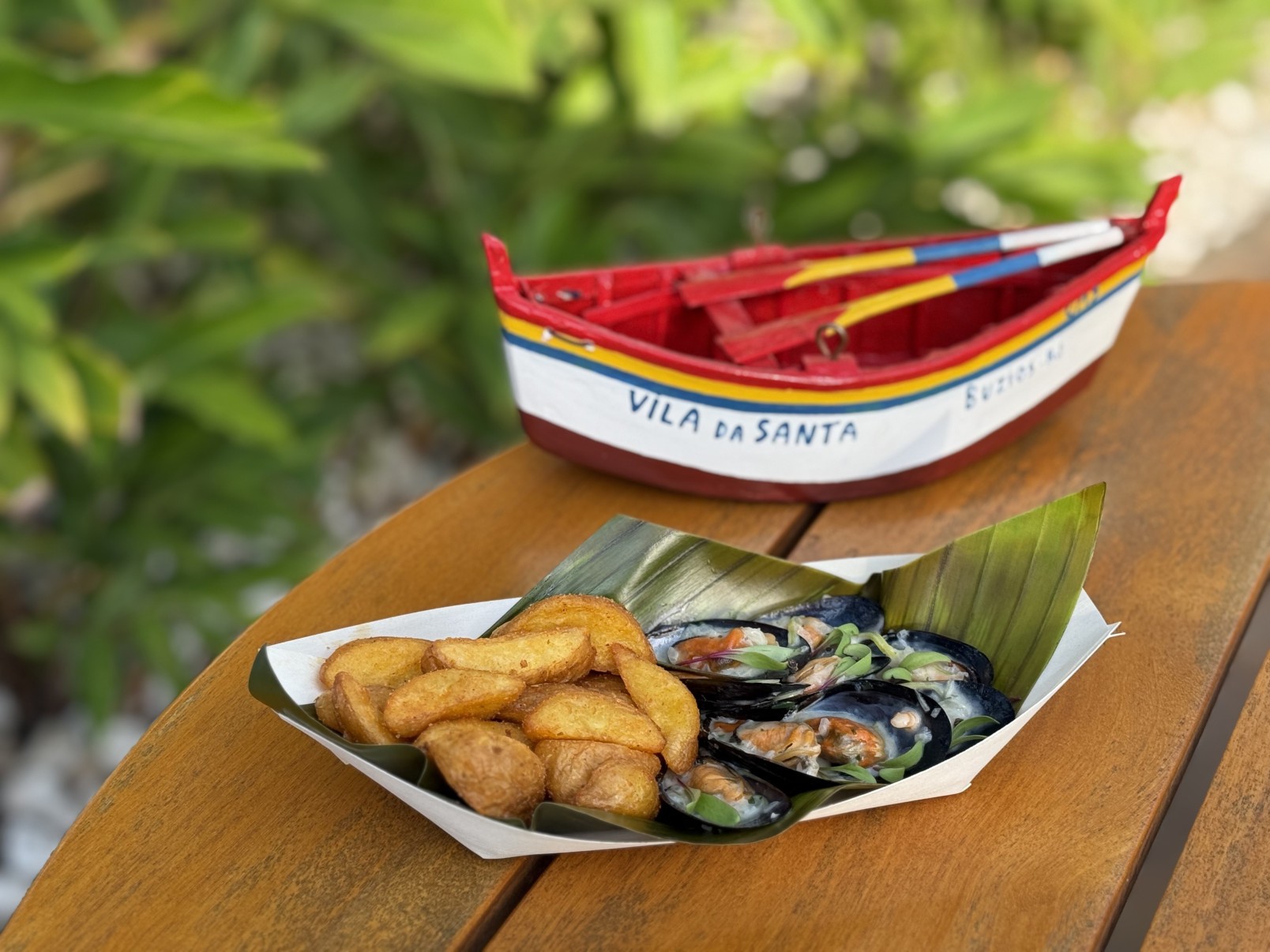 "Moules &Frites" do La Gare reflete o conceito da casa, que une o frescor tropical de Búzios