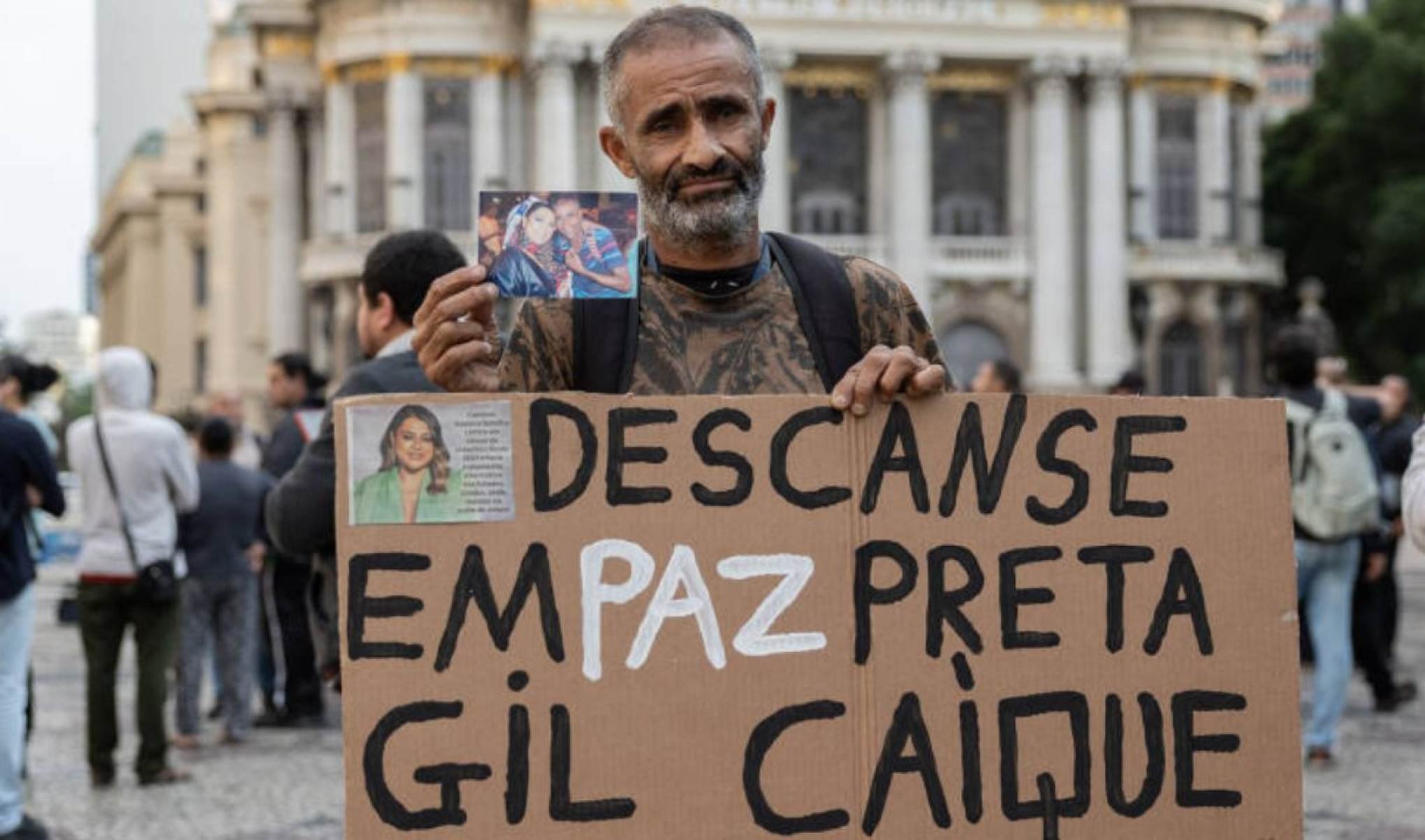 Carlos Henrique do Nascimento, 54, få da Preta Gil no velório da cantora no Theatro Municipal no centro do Rio de Janeiro-Eduardo Anizelli - 25.jul.25/Folhapress