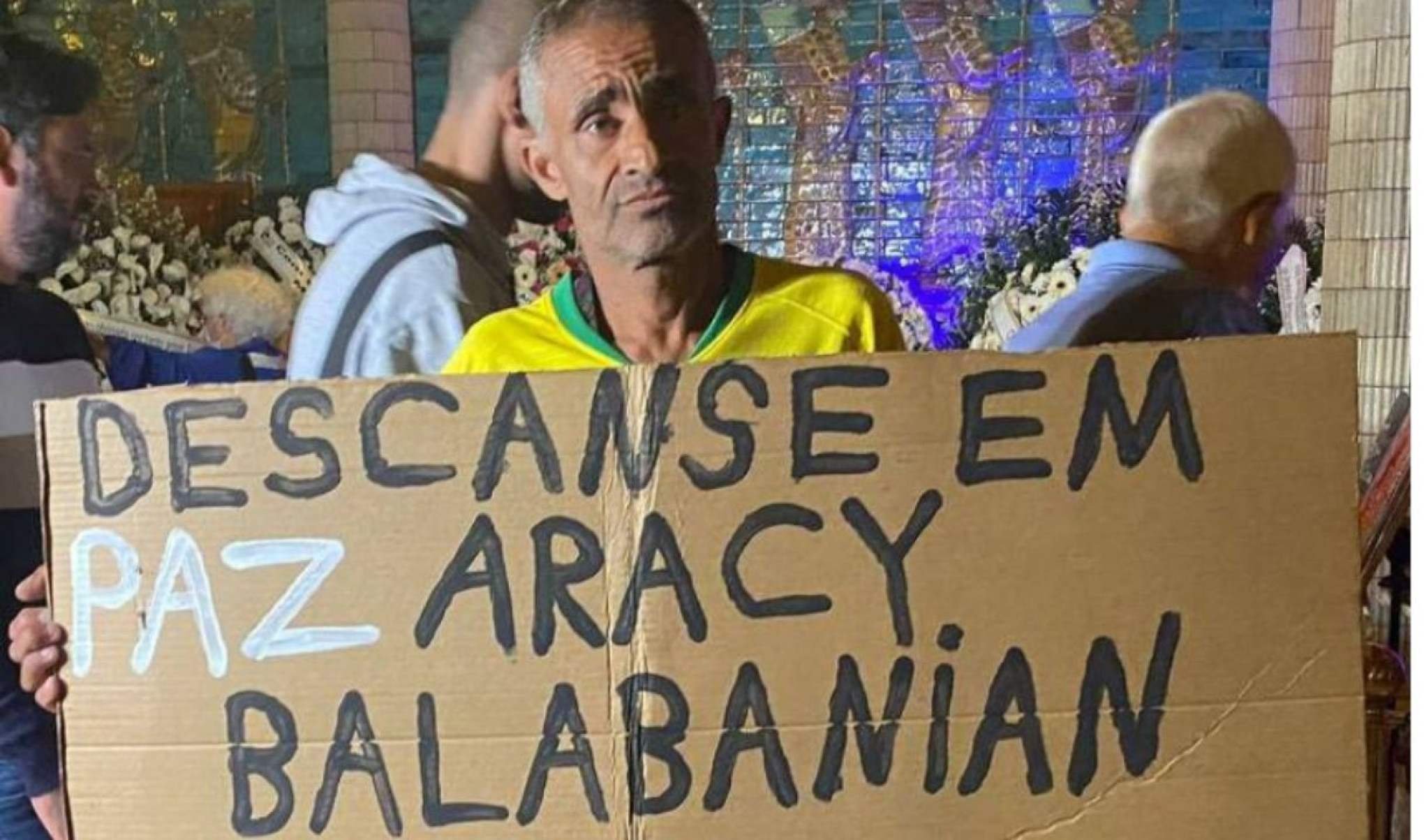 Carlos Henrique do Nascimento também esteve no velório de Aracy Balabanian no Rio -Cleo Guimarães - ago.23/Folhapress