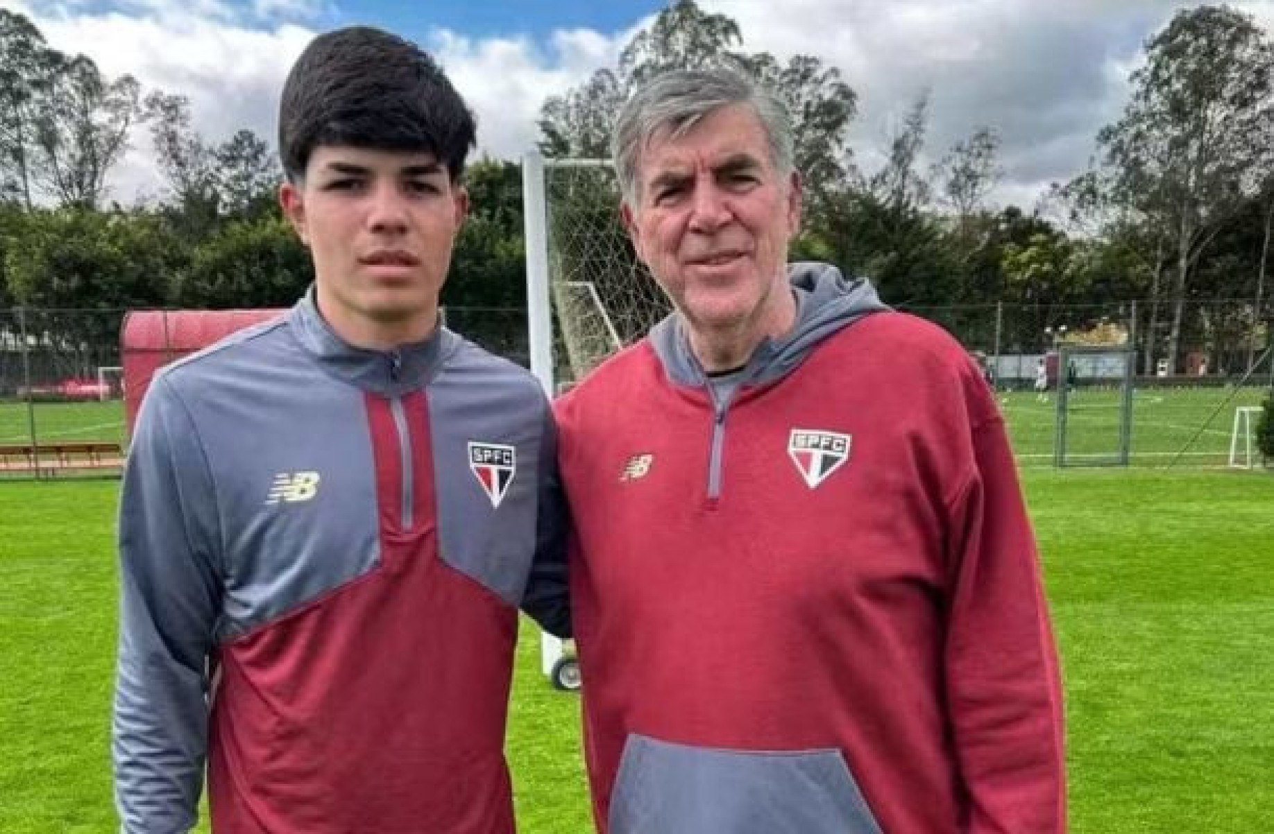 Jovem goleiro assina primeiro contrato com São Paulo e tem multa de R$ 385 milhões