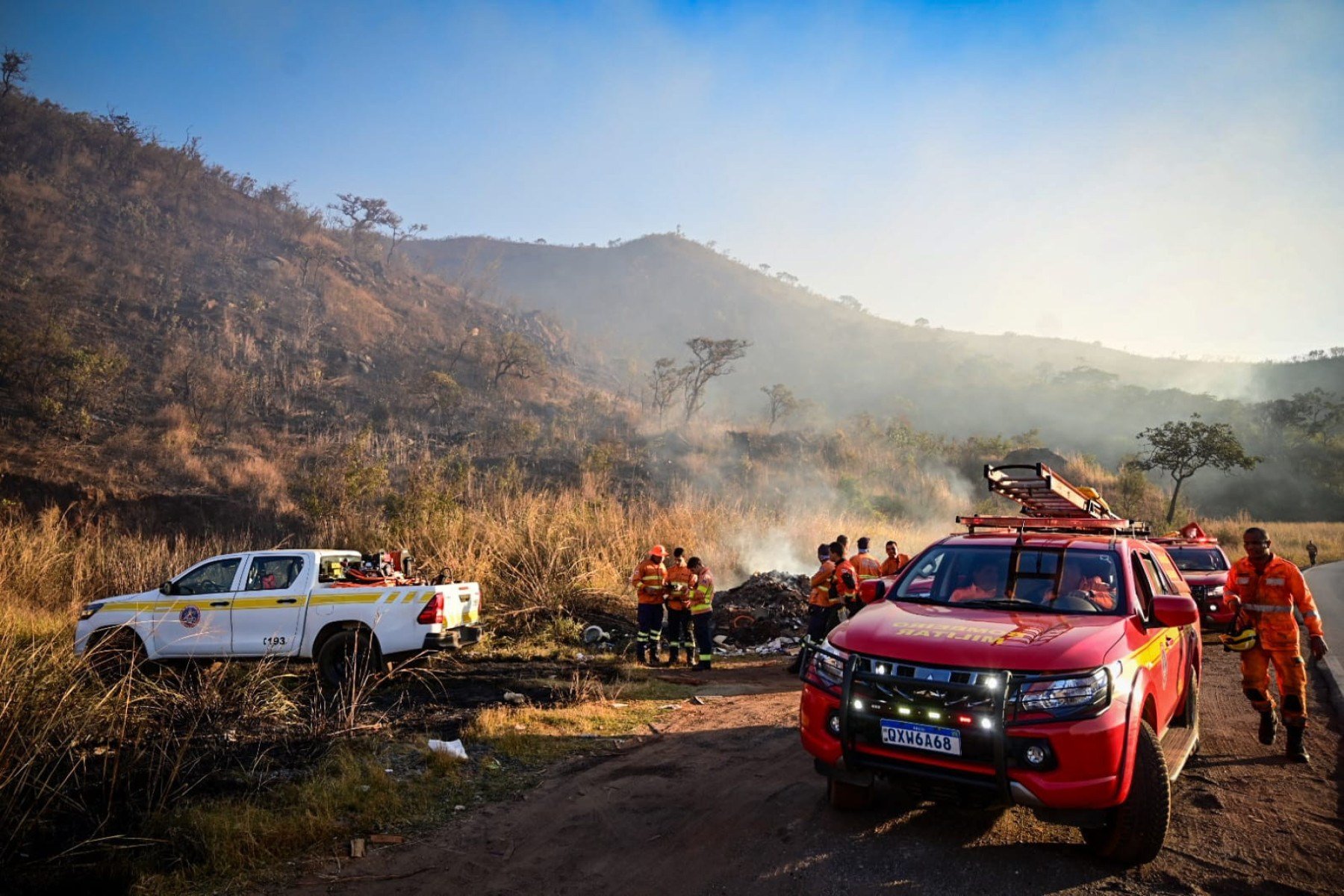 Equipe do Estado de Minas flagra incêndio na BR-381, em Caeté, na Região Metropolitana de BH