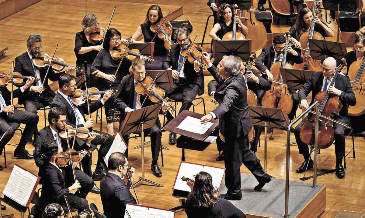 O maestro Fabio Mechetti comanda concerto especial da Filarmônica de Minas
- (crédito: Felipe Giubilei/divulgação) O maestro Fabio Mechetti comanda concerto especial da Filarmônica de Minas
- (crédito: Felipe Giubilei/divulgação)