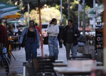 Belo Horizonte está sob alerta de baixas temperaturas pela manhã até segunda (4/8). A expectativa é que nestes dias, a mínima fique em torno de 10°C
 -  (crédito: Alexandre Guzanshe/EM/DA Press)