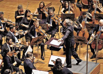 O maestro Fabio Mechetti comanda concerto especial da Filarmônica de Minas

 -  (crédito: Felipe Giubilei/divulgação)