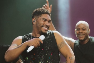 O cantor Denny Denan promete coleção de hits da Timbalada para sábado (2/8), como 'Água mineral', 'Beija-flor' e 'A luz de Tieta' -  (crédito: Instagram/reprodução)