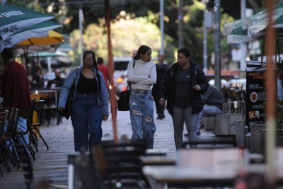Belo Horizonte está sob alerta de baixas temperaturas pela manhã até segunda (4/8). A expectativa é que nestes dias, a mínima fique em torno de 10°C
 -  (crédito: Alexandre Guzanshe/EM/DA Press)