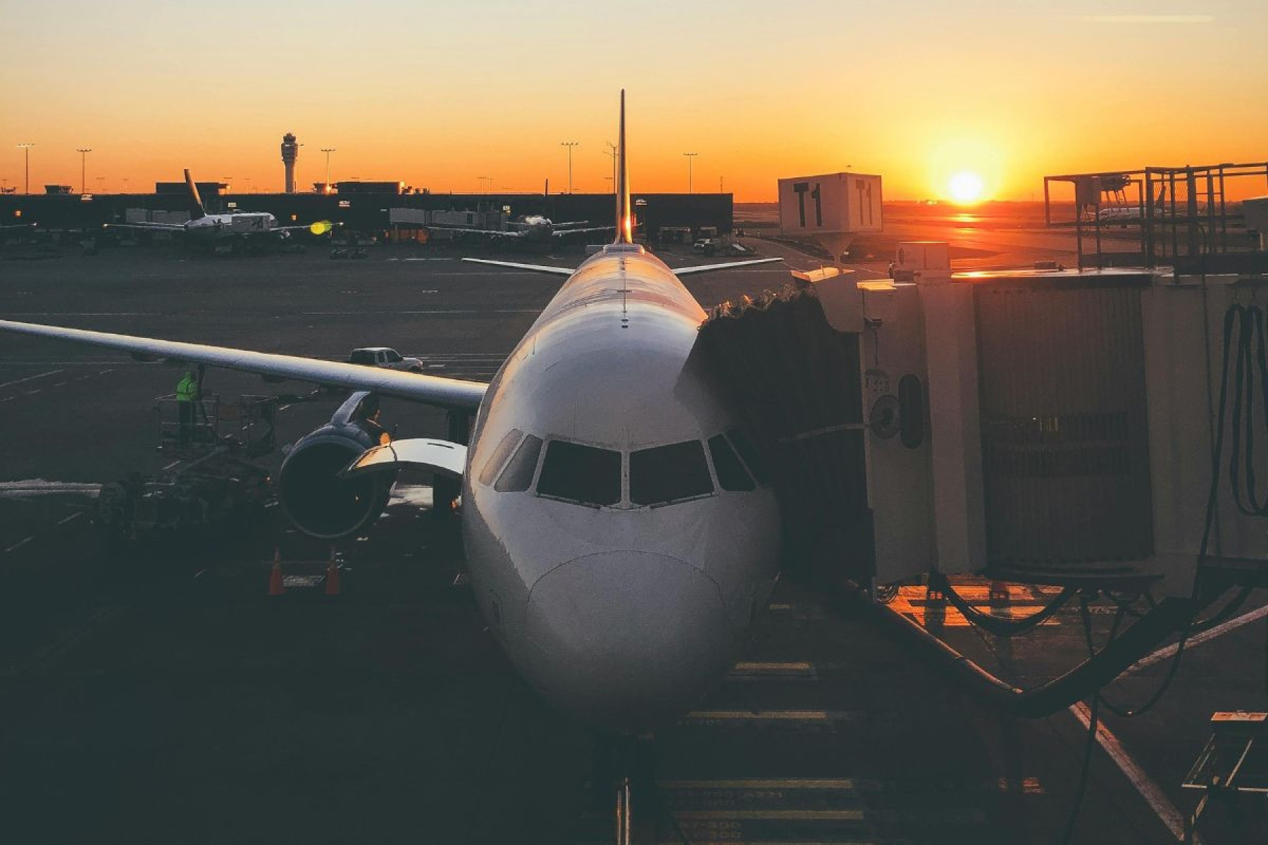 Para conexões curtas durante a madrugada, pernoitar no terminal pode ser a solução mais prática. 