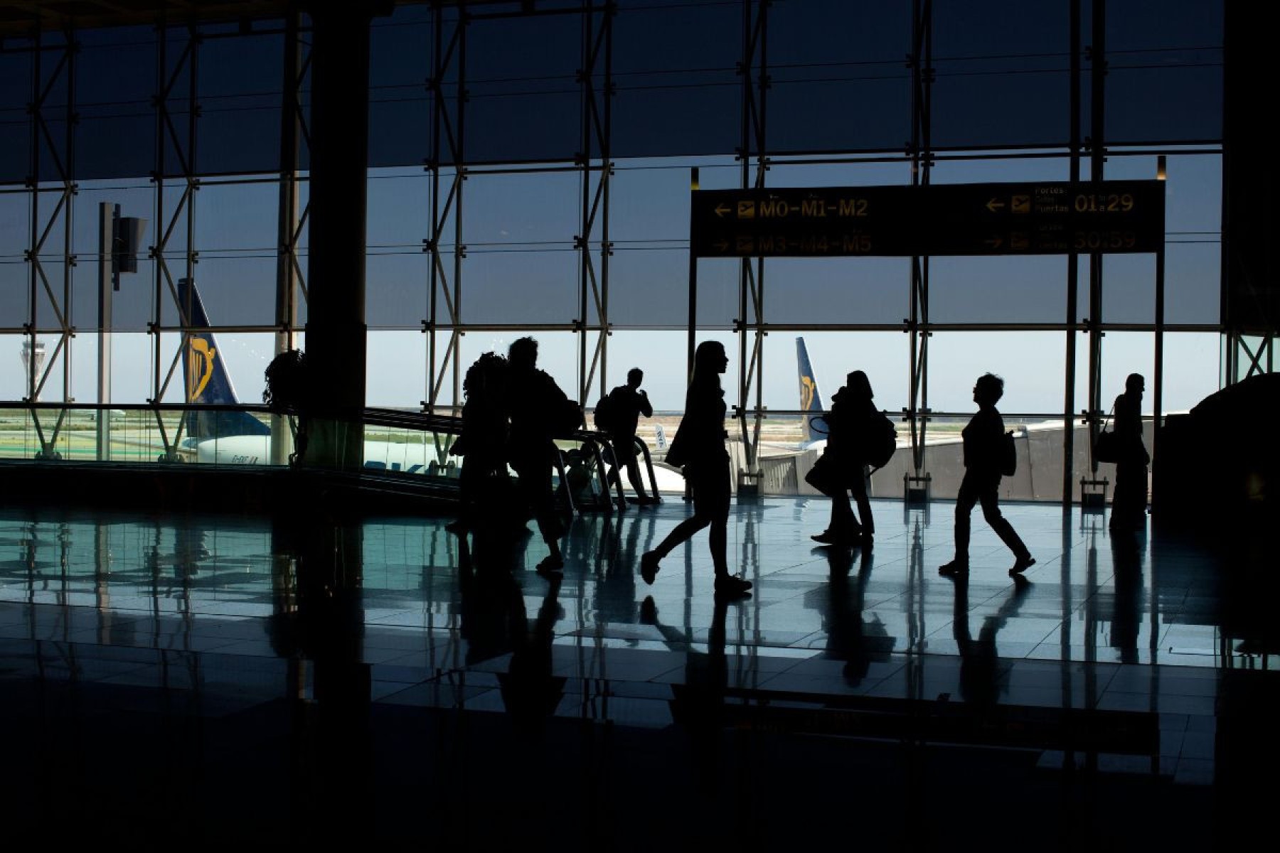 Muitos aeroportos internacionais já oferecem espaços adaptados para quem precisa dormir entre voos