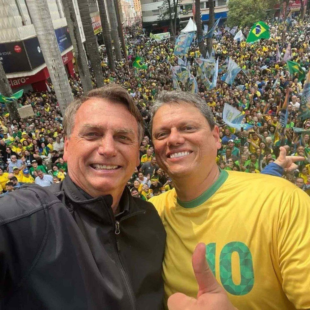 Bolsonaro pede a Moraes para receber Tarcísio na Papudinha