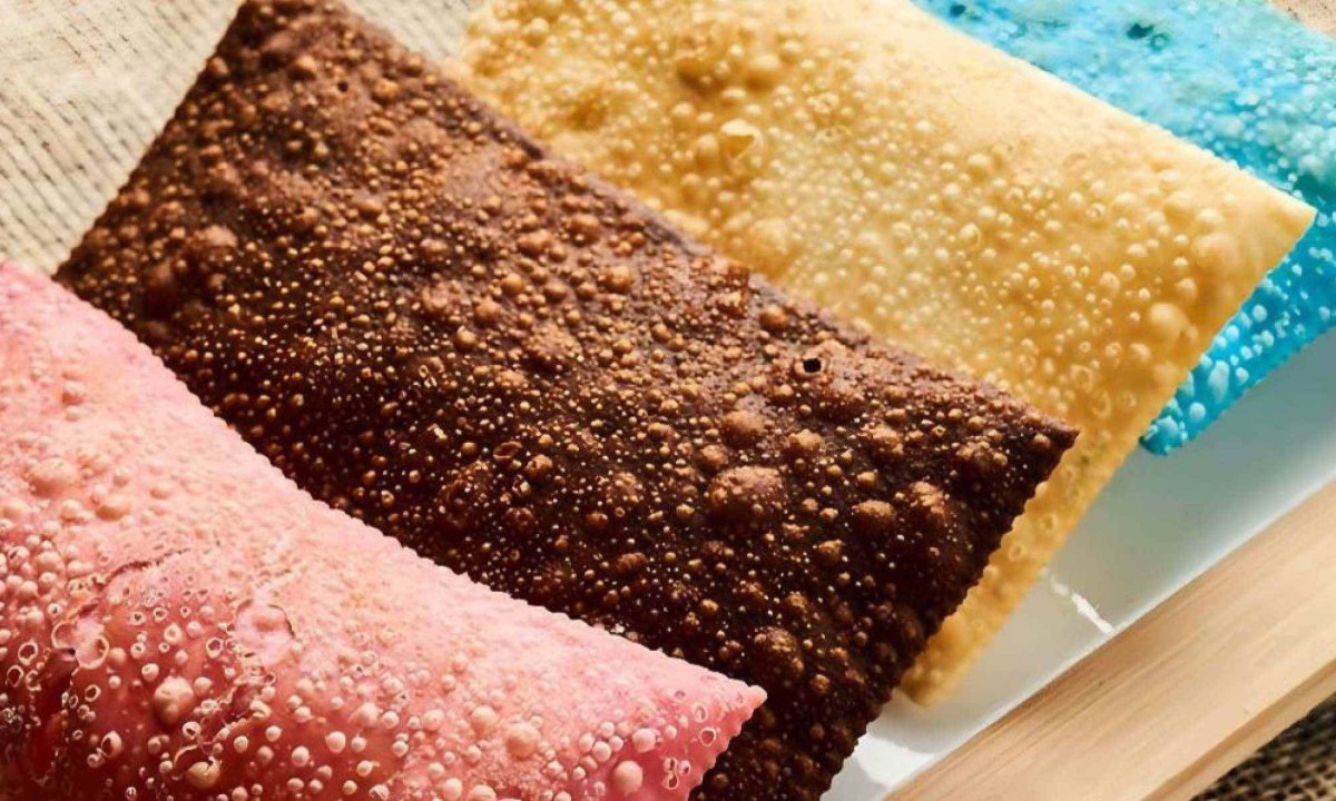 Um dos grande diferenciais do evento é a venda de pastéis coloridos