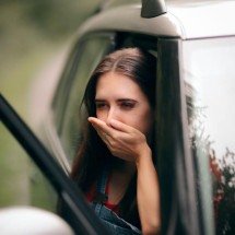 Truque do álcool em gel para enjoo: funciona mesmo ou pode fazer mal? - nicoletaionescu de Getty Images