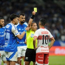 UM ERRO AQUI, OUTRO ALI E O CRUZEIRO VAI SENDO PREJUDICADO