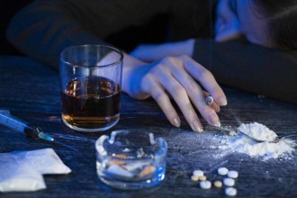 Uso de drogas na adolescência afeta o desenvolvimento do cérebro e pode causar até psicose