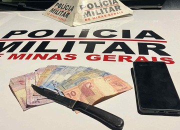 O celular do motorista, R$ 56 de passagem e a faca utilizada foram recuperados -  (crédito: Divulgação/PMMG)