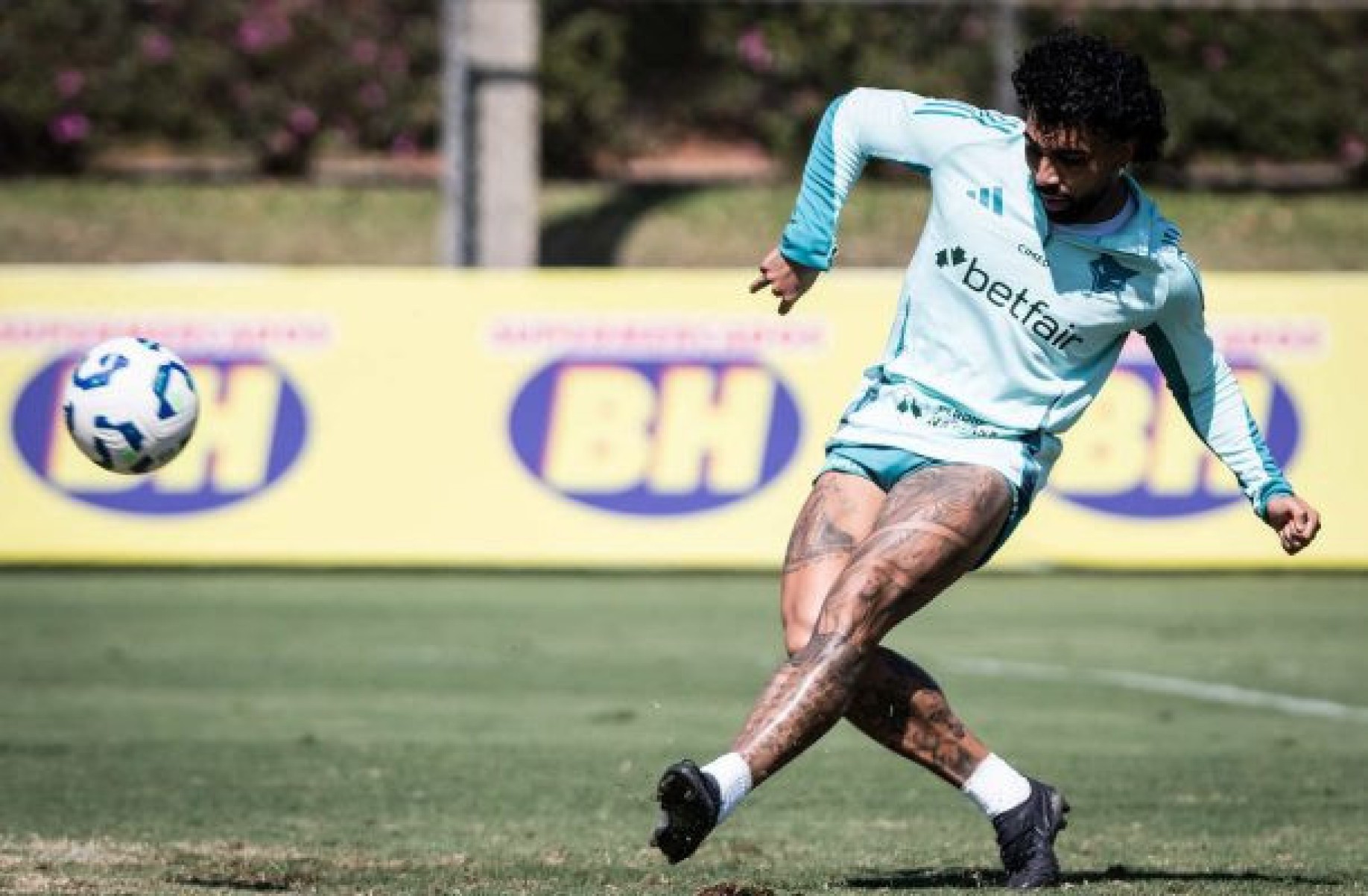 Escalação do Cruzeiro: Gabigol e Matheus Pereira brigam por uma vaga no ataque