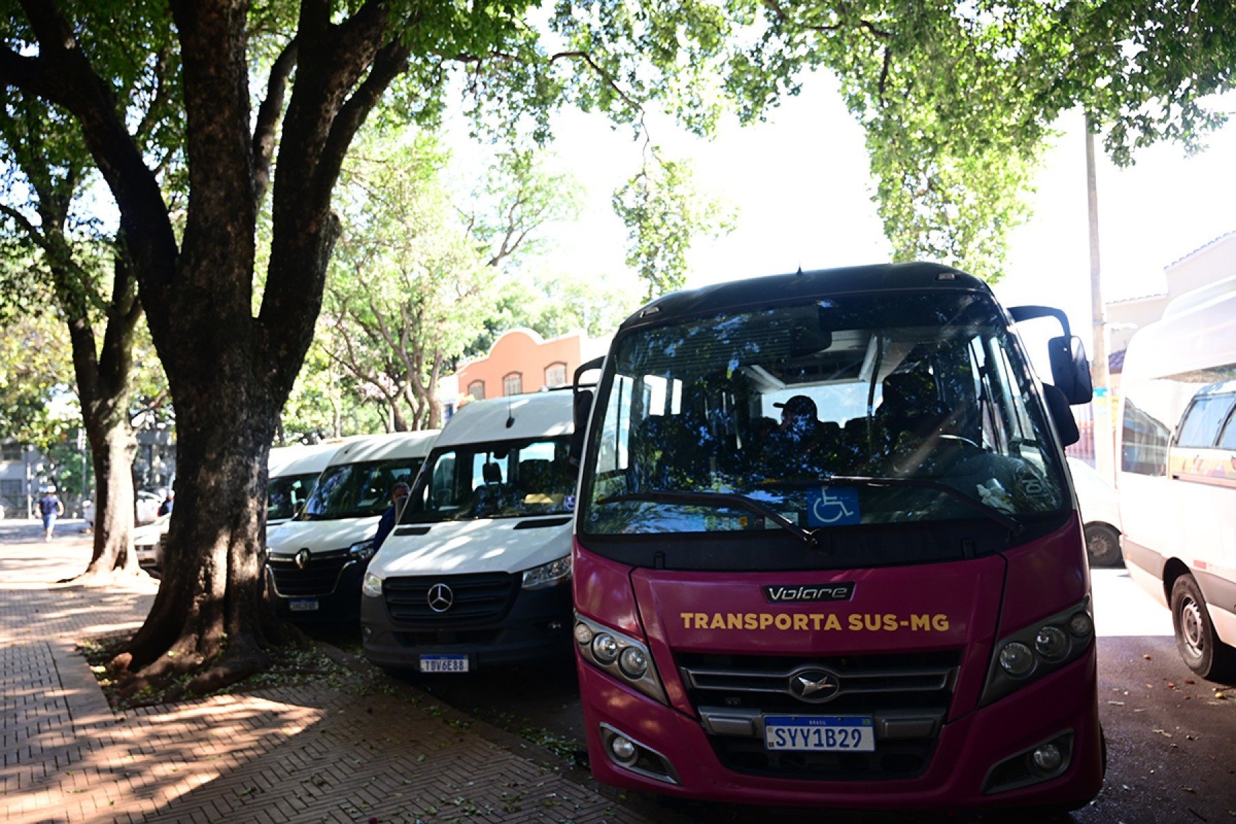 Ônibus e vans do interior a serviço do SUS: uma logística cansativa para o paciente, mas já conhecida na capital-Leandro Couri/EM/D.A Press