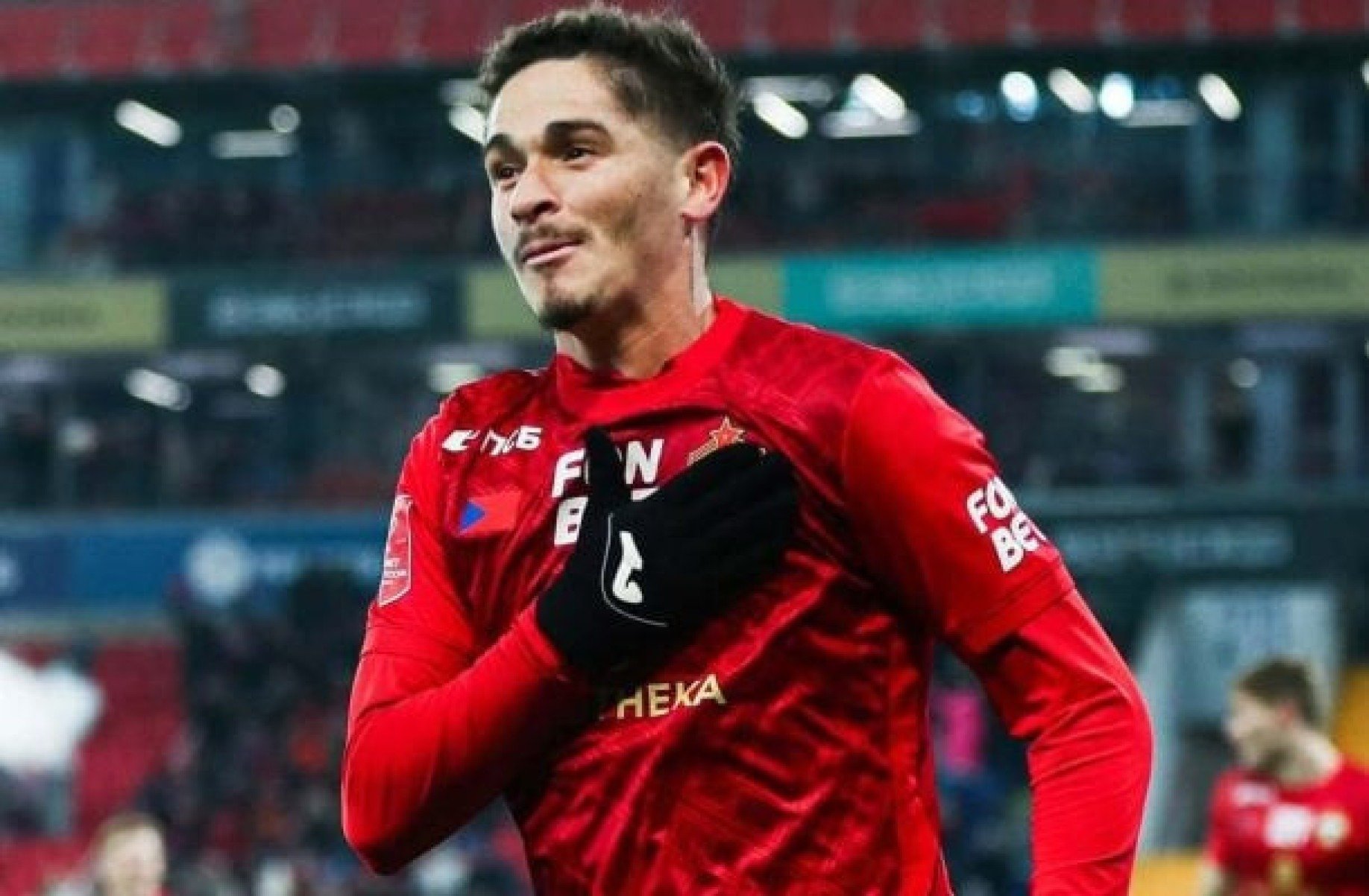 Lateral-direito Khellven é liberado para viajar e fazer exames no Palmeiras