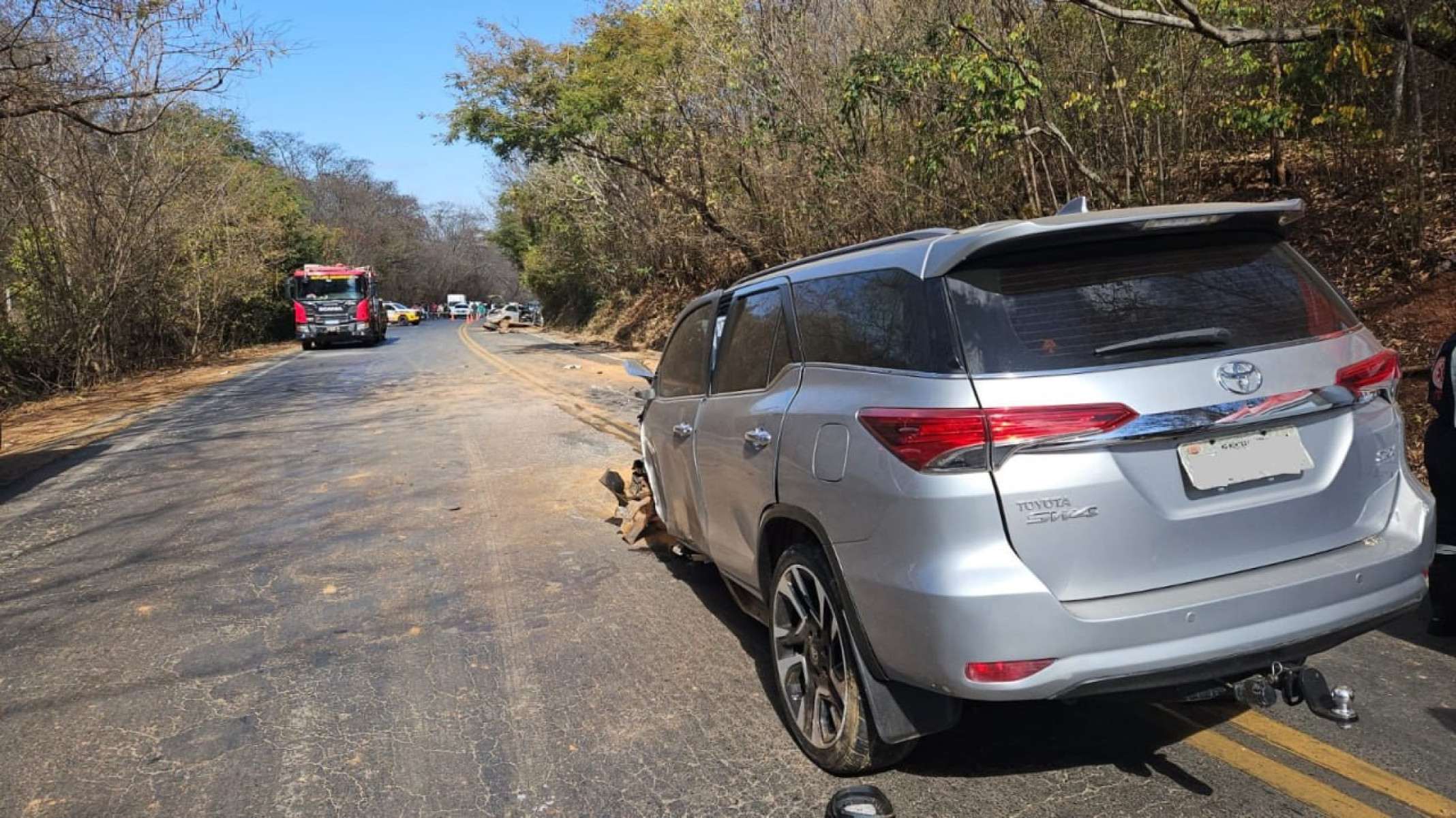 Toyota SW4 levava três pessoas. Duas mulheres ficaram feridas-CBMMG