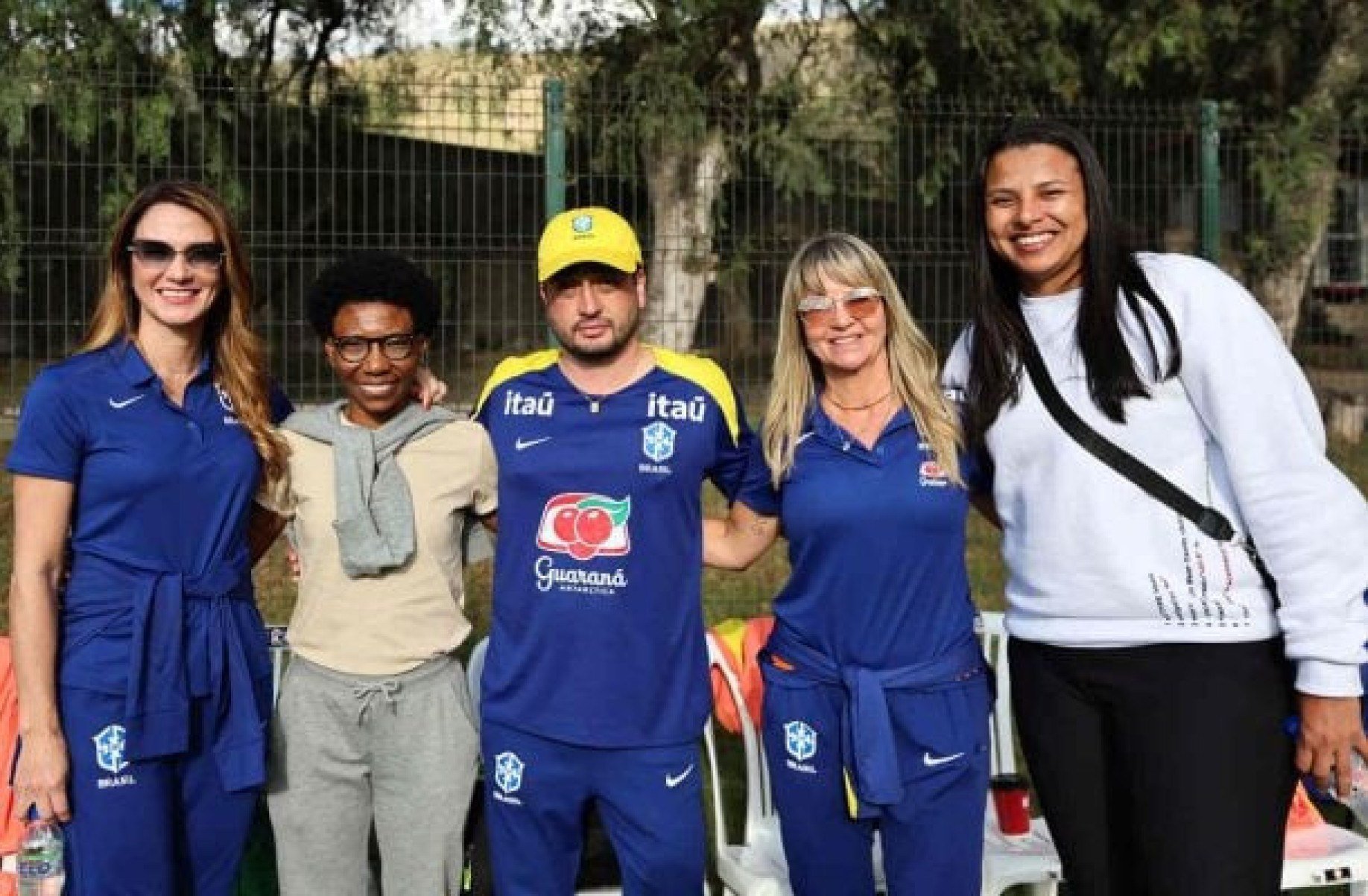 Seleção Feminina ganha visita de Zizi e Pretinha antes da final da Copa América