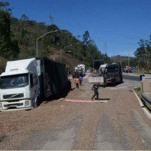 BH: remoção de caminhão da área de escape do Anel já dura mais de 13 horas - T&uacute;lio Santos/EM/D.A Press