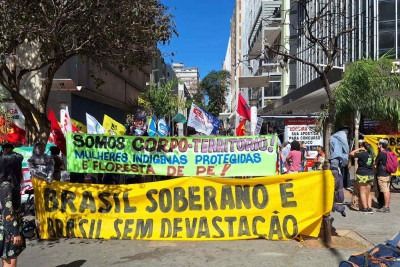 Manifestação contra o 'PL da Devastação' no centro de BH -  (crédito: Túlio Santos/EM/D.A Press)