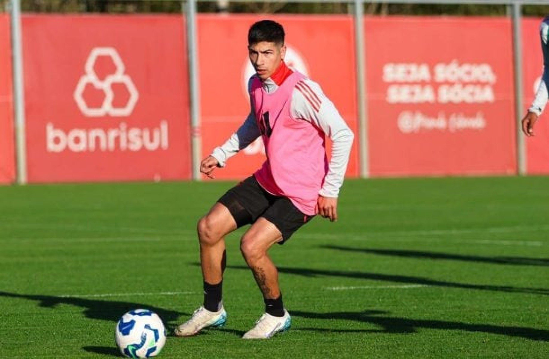 Alan Rodríguez é regularizado no BID e pode fazer sua estreia contra o São Paulo