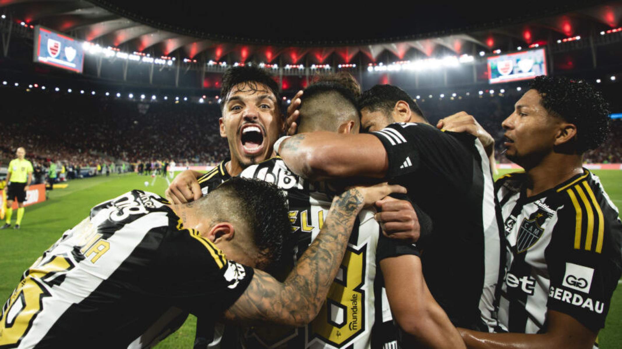 Jogadores do Atlético comemoram gol sobre o Flamengo no Maracanã - (crédito: Pedro Souza/Atlético) Jogadores do Atlético comemoram gol sobre o Flamengo no Maracanã - (crédito: Pedro Souza/Atlético)