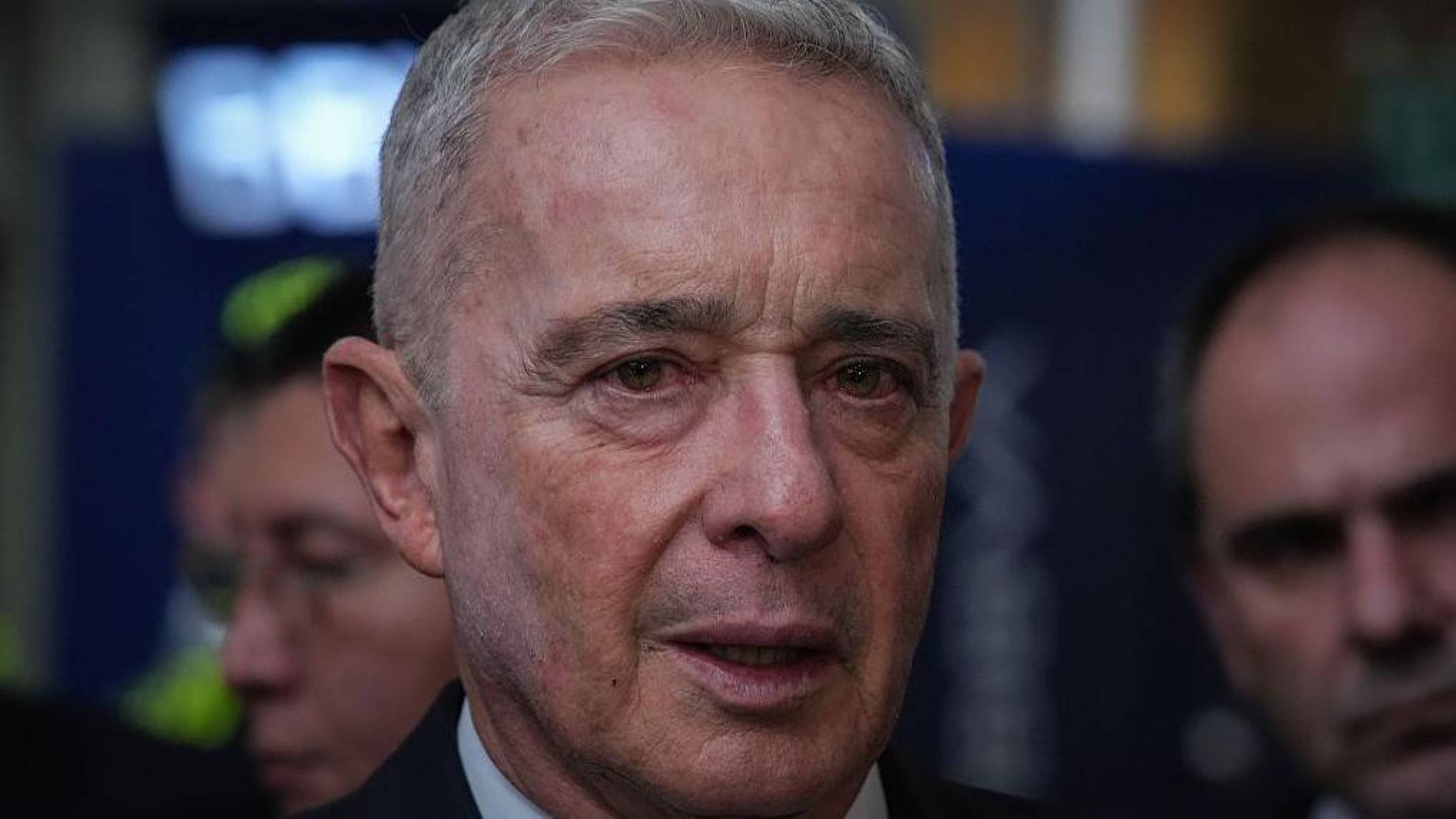Ex-presidente da Colômbia é condenado a 12 anos de prisão domiciliar