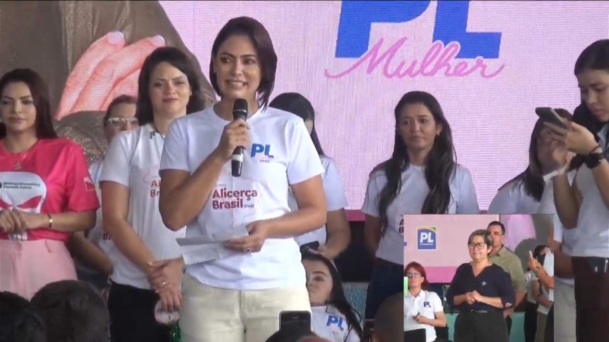 Michelle chora e lamenta ausência de Bolsonaro em evento do PL 
