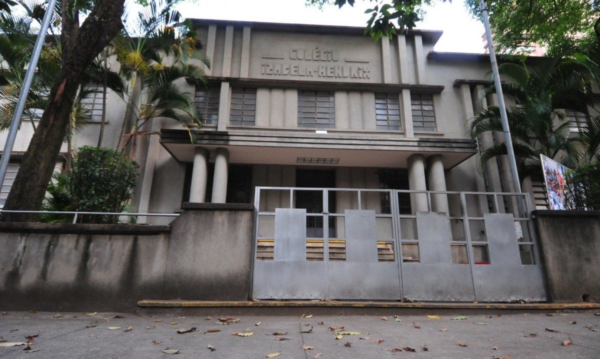 É doído ver o prédio onde o colégio Izabela Hendrix funcionou por 100 anos fechado -  (crédito:  Gladyston Rodrigues/EM/D.A Press)