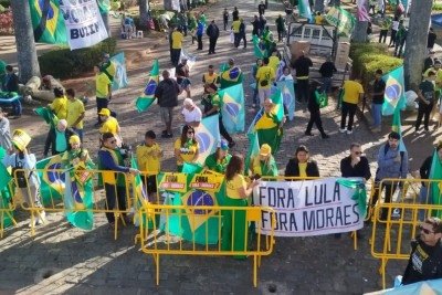 Manifesta&ccedil;&atilde;o acontece na Pra&ccedil;a da Liberdade, na Regi&atilde;o Centro-Sul de BH -  (crédito: Direita BH/Divulga&ccedil;&atilde;o)