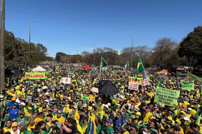 Público em apoio à Bolsonaro reunido em frente ao Banco Central -  (crédito: Giovanna Sfalsin/CB/D.A Press)