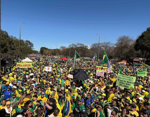 Público em apoio à Bolsonaro reunido em frente ao Banco Central -  (crédito: Giovanna Sfalsin/CB/D.A Press)