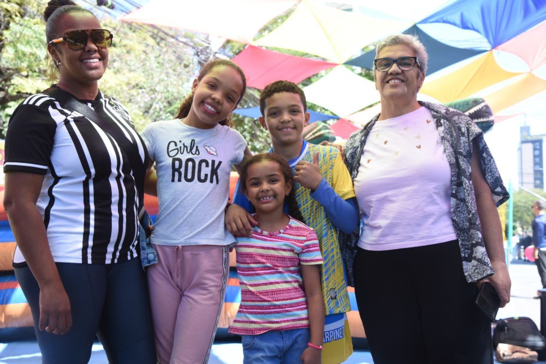 A dona de casa Cristina Melo, sua filha Tábata e os netos Eduarda, Saulo e Valentina aproveitavam a diversão