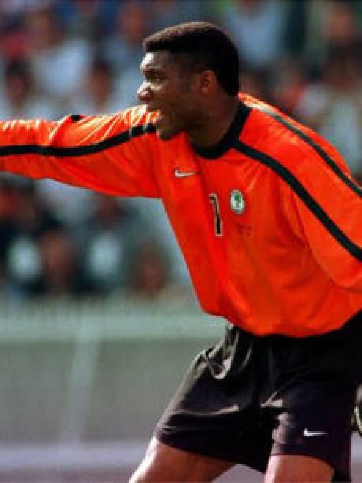 Morre Peter Rufai, goleiro que disputou as Copas do Mundo de 1994 e 1998 - No Ataque Internacional