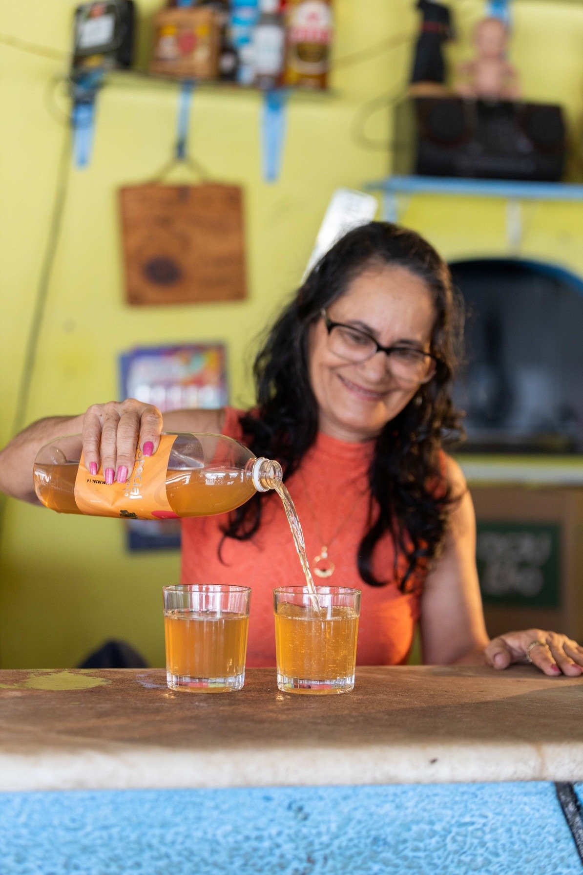 Empresa lança bebida mista alcoólica à base de mel de cacau - DINO
